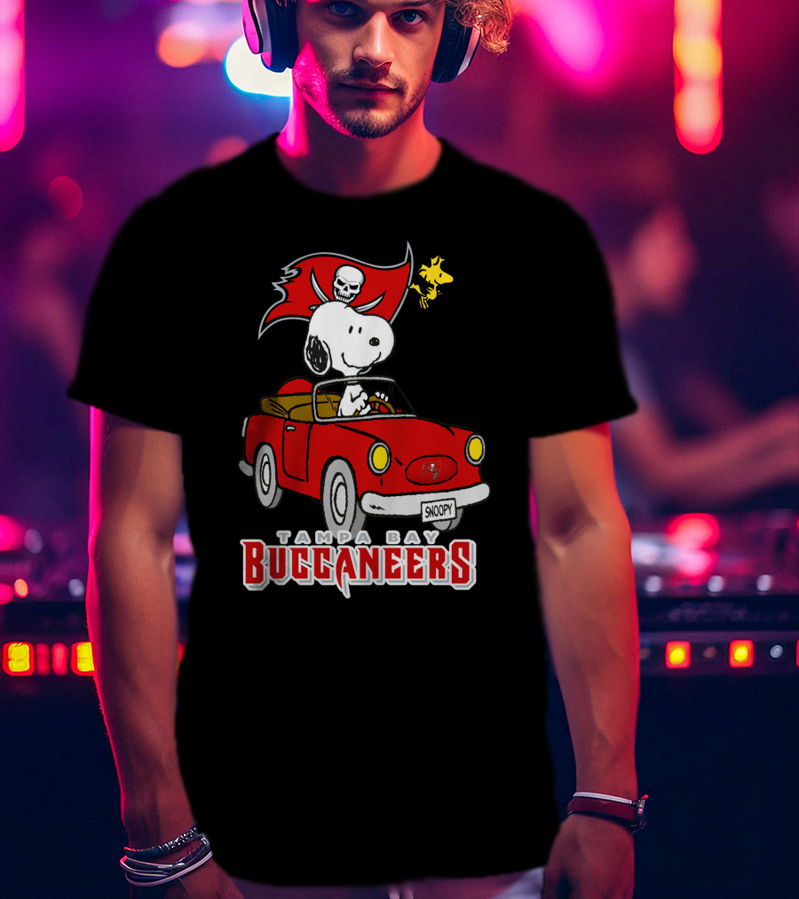 Tampa Bay Buccaneers Snoopy Driving Peanuts Woodstock Car Football Fan T-Shirt
