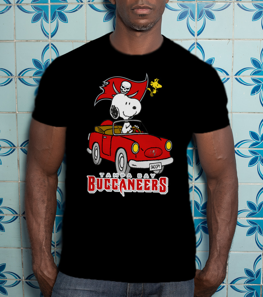 Tampa Bay Buccaneers Snoopy Driving Peanuts Woodstock Car Football Fan T-Shirt