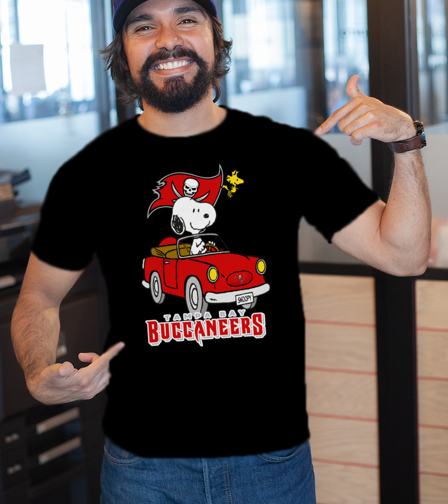 Tampa Bay Buccaneers Snoopy Driving Peanuts Woodstock Car Football Fan T-Shirt