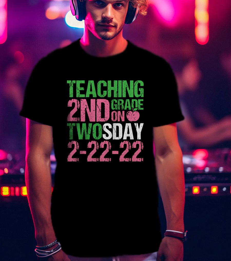 Teaching 2nd Grade On Twosday 2-22-22 Apple T-Shirt