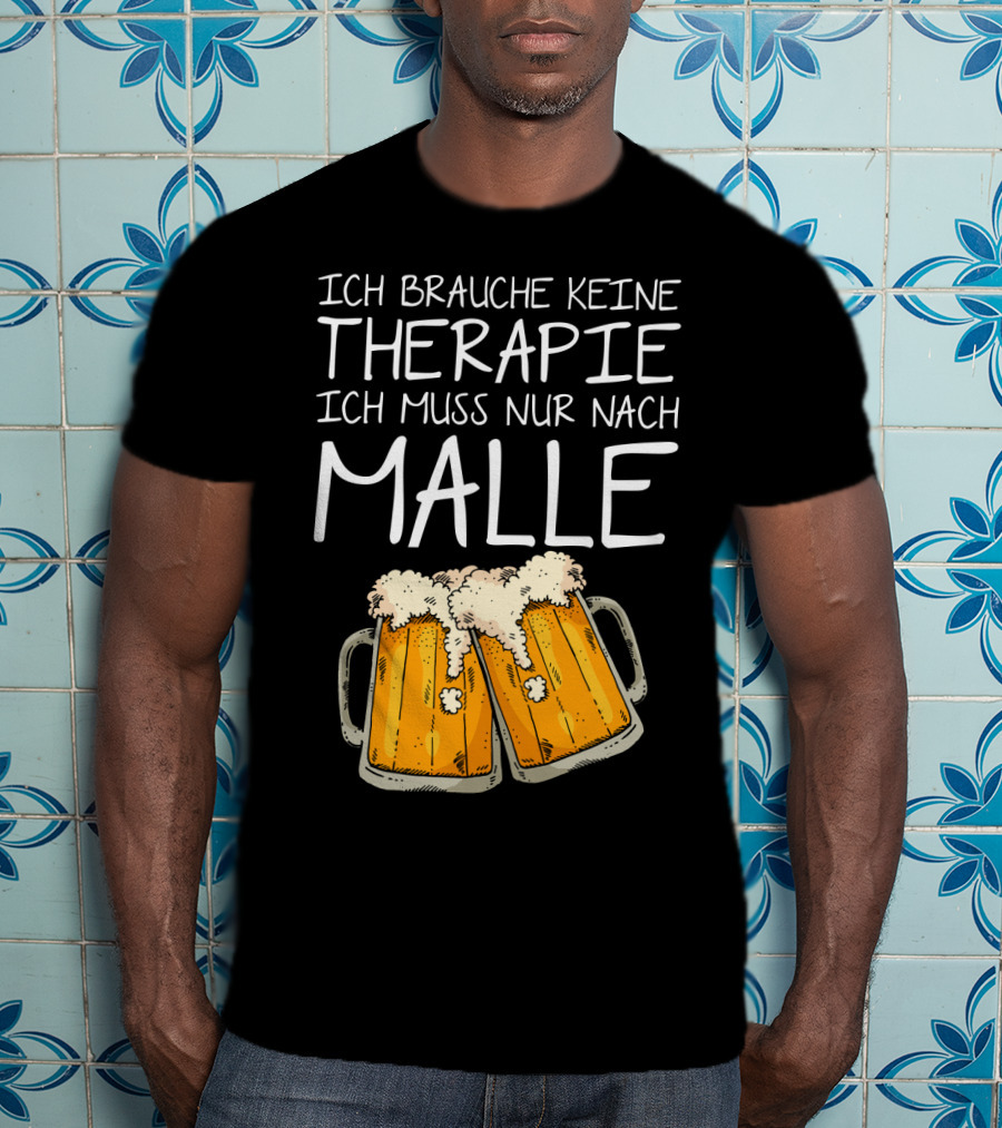 Ich Brauche Keine Therapie Ich Muss Nur Nach Malle Bierkrüge T-Shirt