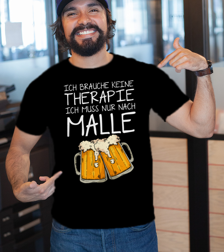 Ich Brauche Keine Therapie Ich Muss Nur Nach Malle Bierkrüge T-Shirt