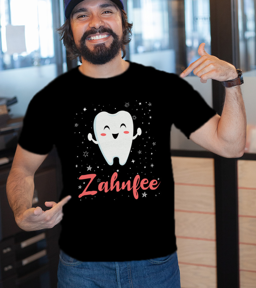 Fasching Kostüm Zahnfee Mit Fröhlichem Zahn Und Sternenhintergrund T-Shirt