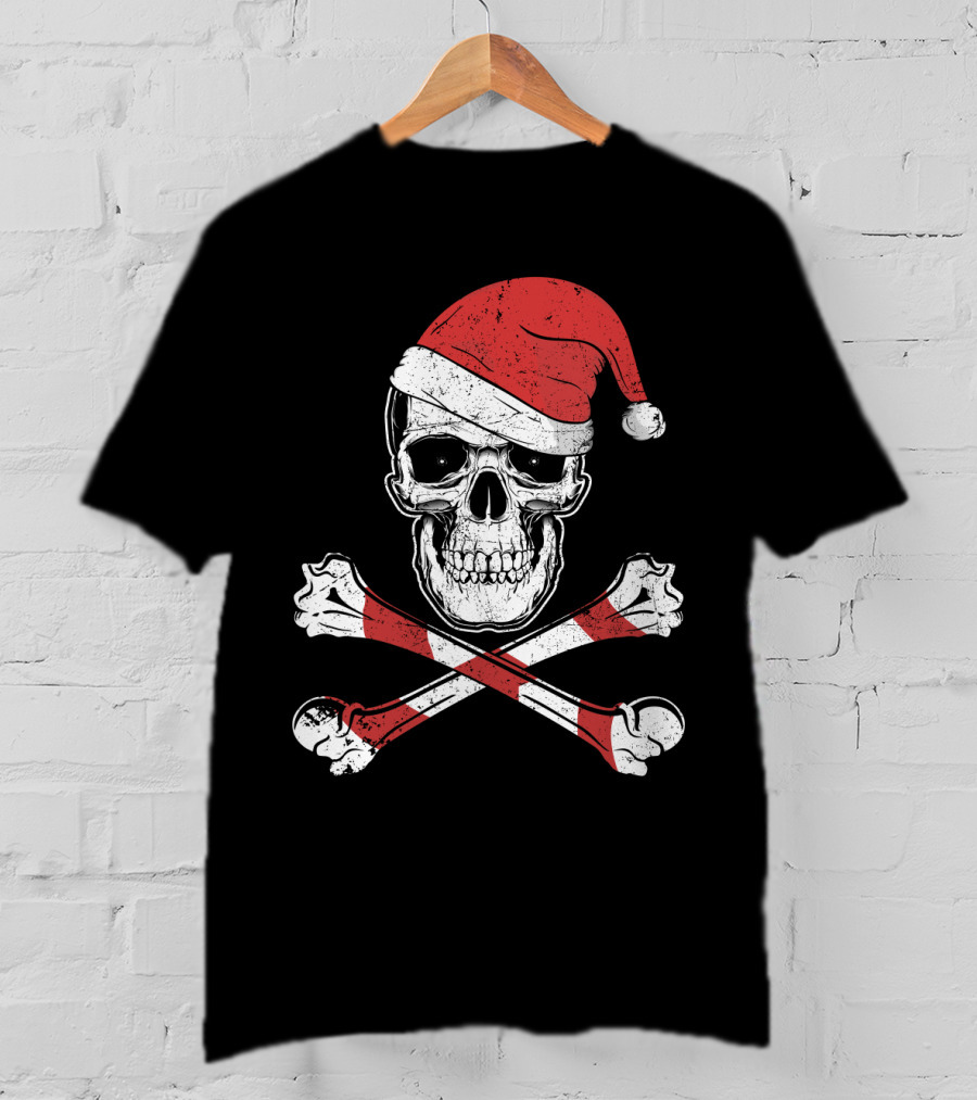 Pirate Jolly Roger Santa Hat Skull Christmas T-Shirt