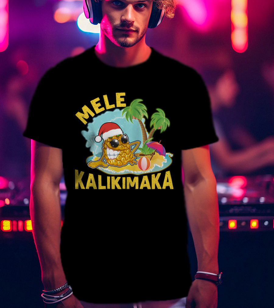Mele Kalikimaka Hawaiian Pineapple With Santa Hat Tropical Christmas Vibes T-Shirt