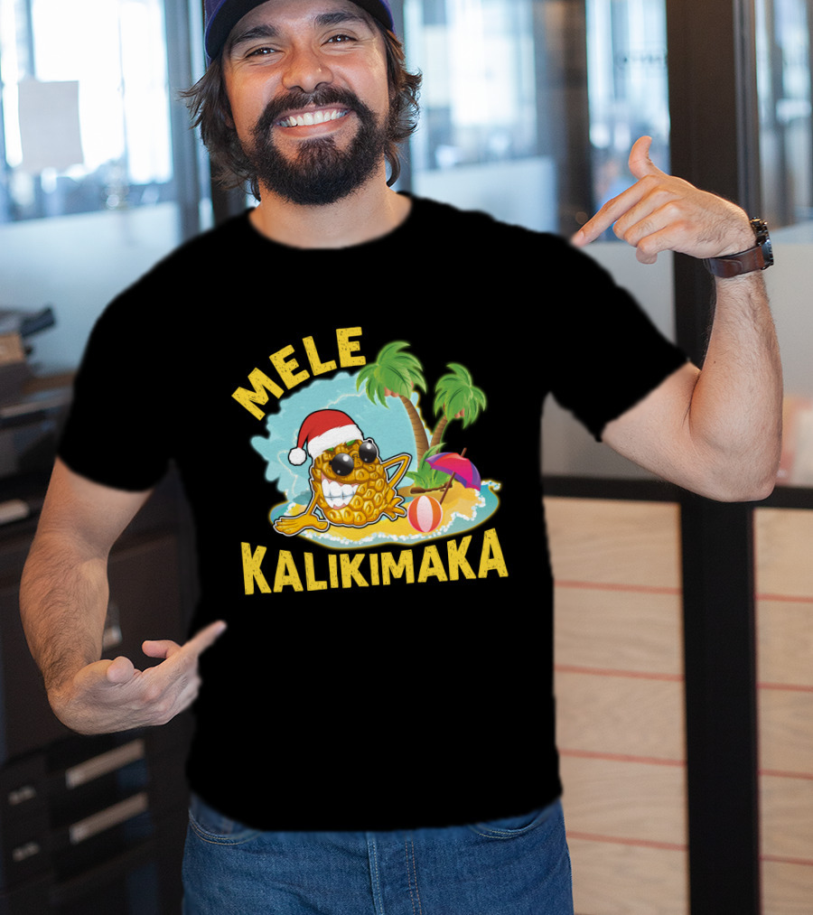 Mele Kalikimaka Hawaiian Pineapple With Santa Hat Tropical Christmas Vibes T-Shirt