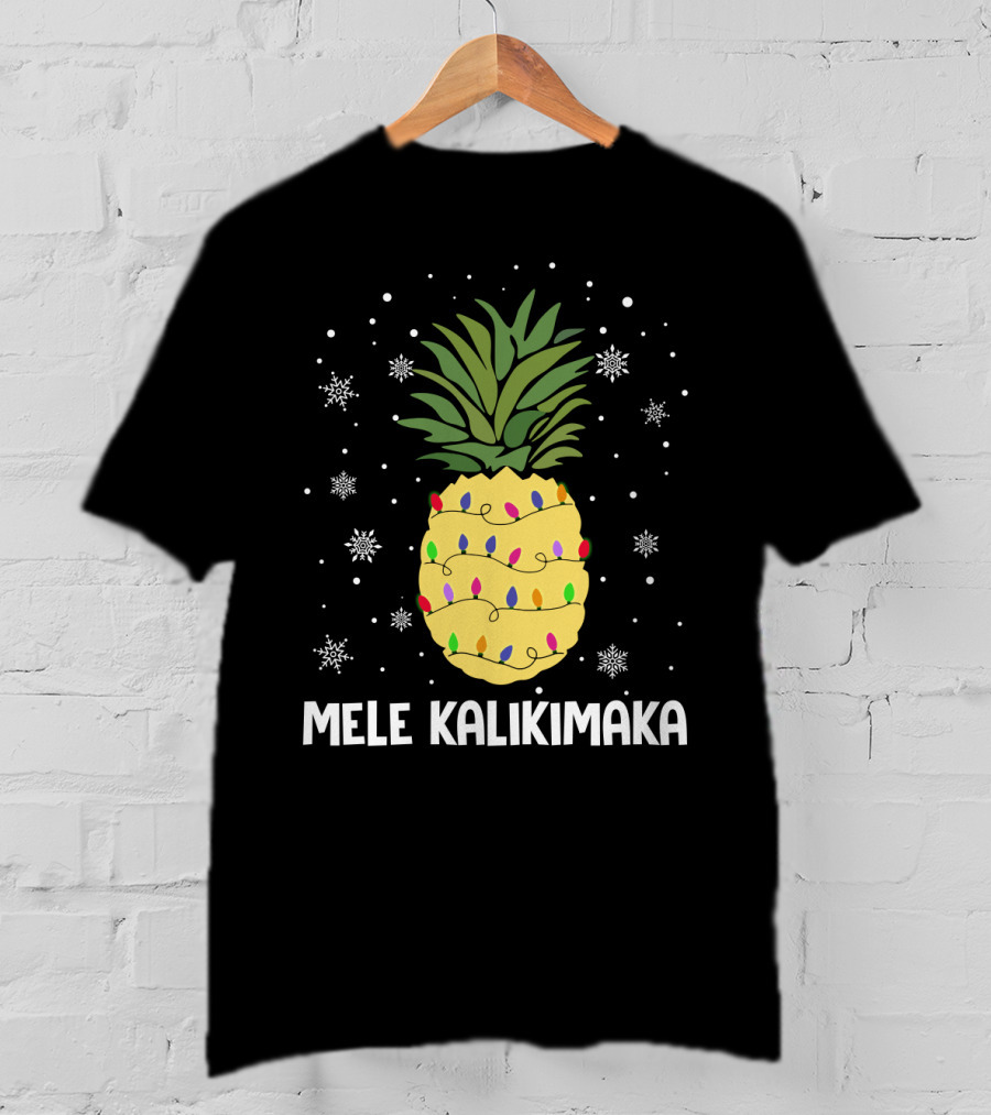 Mele Kalikimaka Pineapple Christmas Lights And Snowflakes T-Shirt