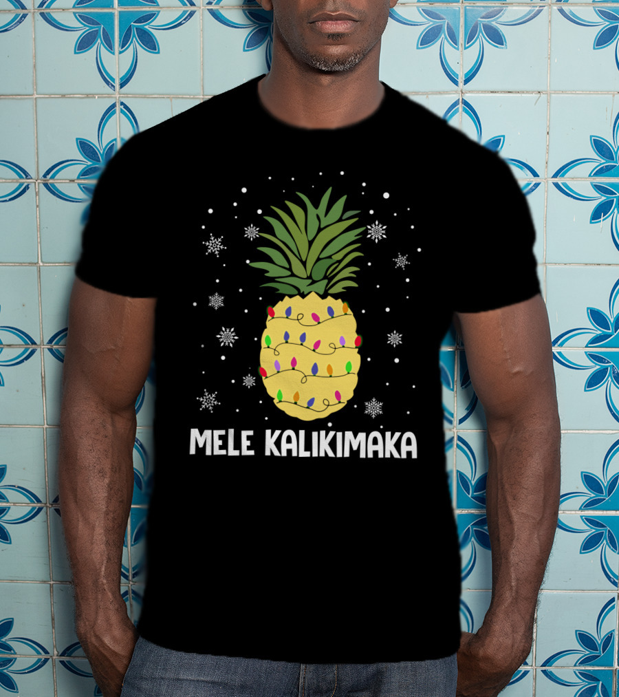 Mele Kalikimaka Pineapple Christmas Lights And Snowflakes T-Shirt