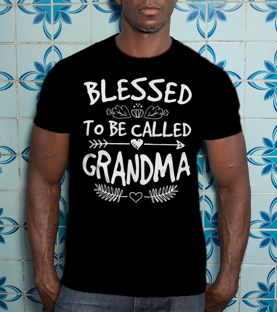 Blessed To Be Called Grandma With Heart And Arrow Motif T-Shirt