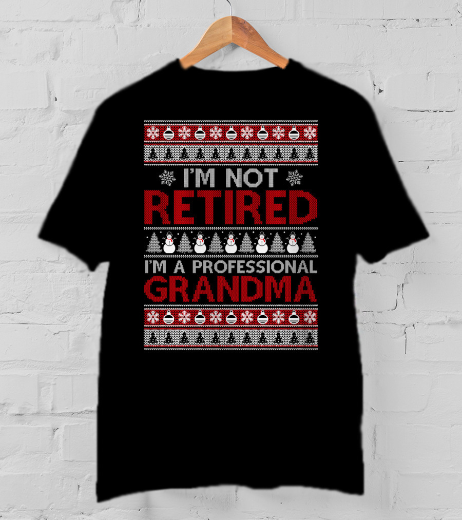 I'm Not Retired I'm A Professional Grandma Snowflakes Christmas T-Shirt