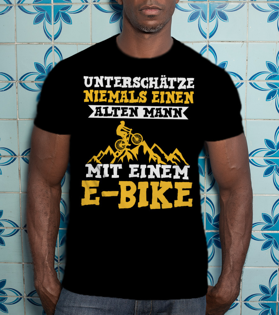 Unterschätze Niemals Einen Alten Mann Mit Einem E-Bike E-Bike Fahrrad Elektrofahrrad T-Shirt