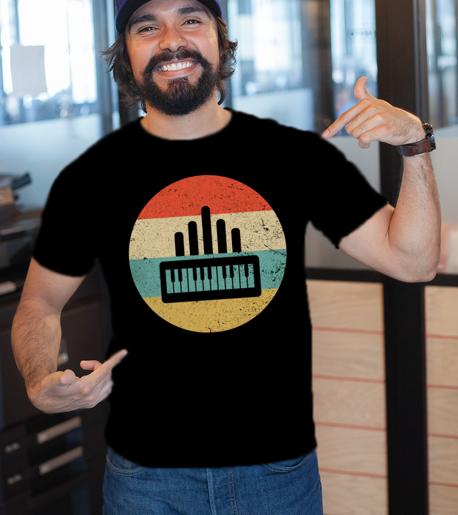 Vintage Retro Organ Keyboard With Striped Circle T-Shirt