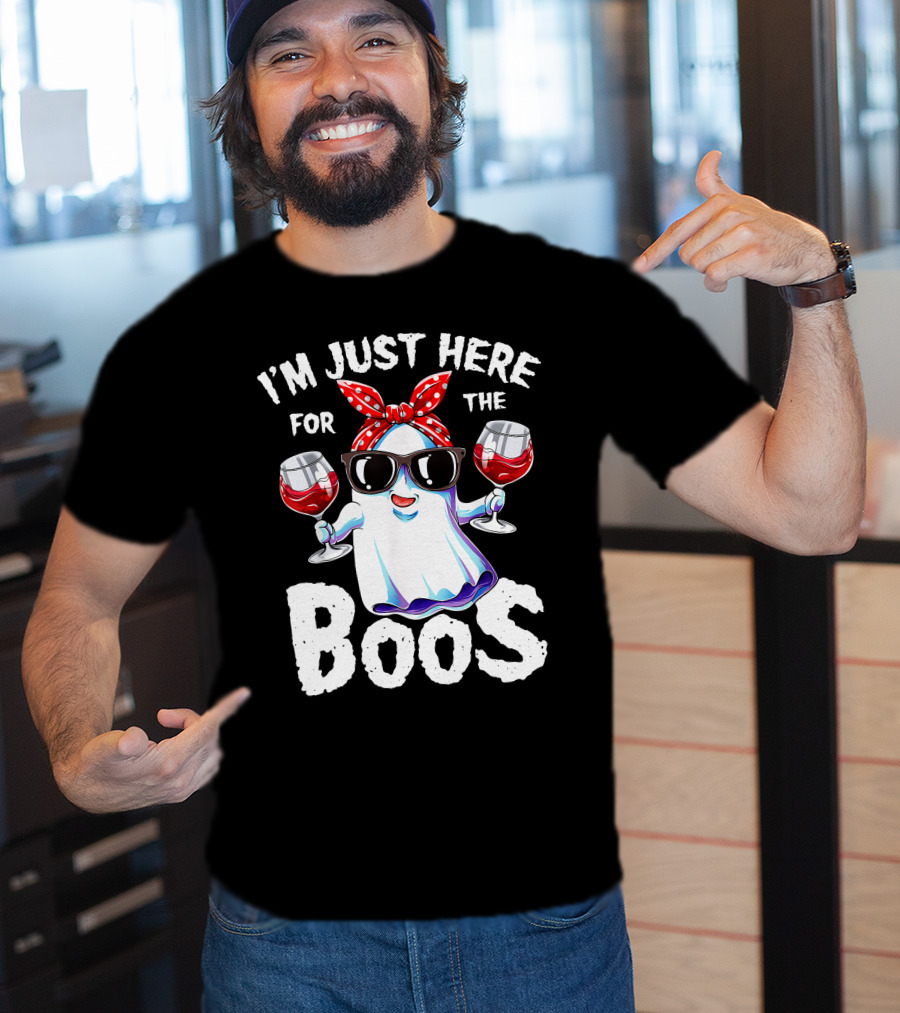 I'm Just Here For The Boos Funny Halloween Women Ghost Holding Wine Glasses T-Shirt