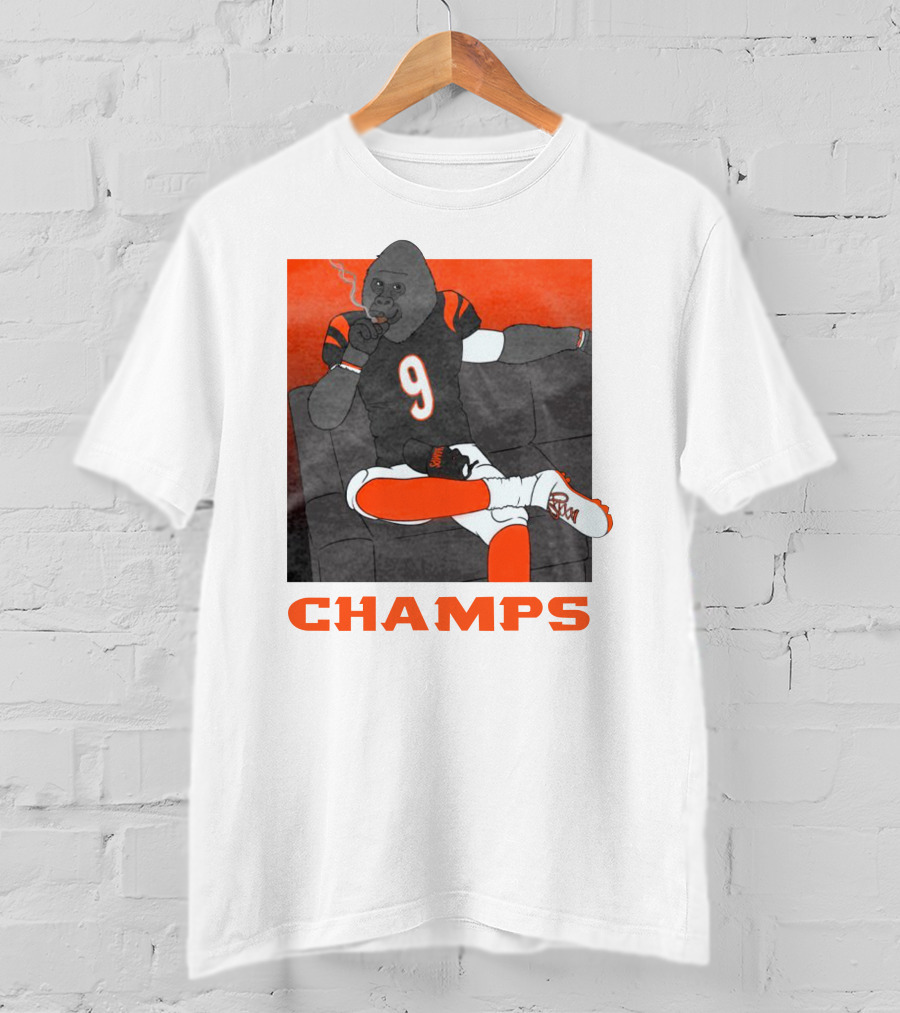 Champs Barstools Big Cat Smoking Gorilla Number 9 Football Player T-Shirt