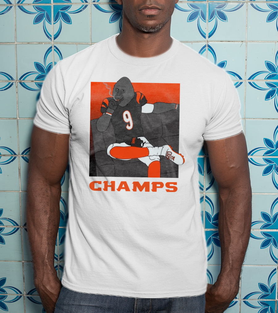 Champs Barstools Big Cat Smoking Gorilla Number 9 Football Player T-Shirt