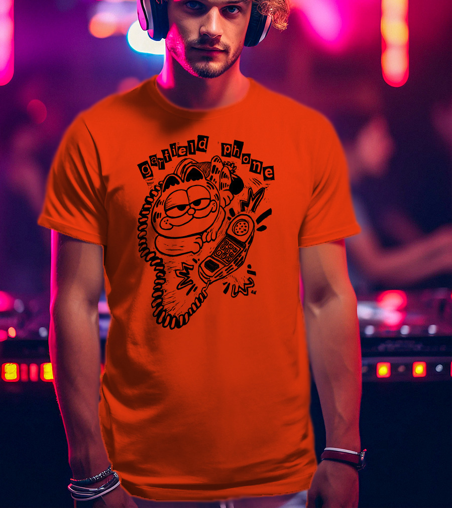 Craftsanity Shop Garfield Phone Relaxed Vintage Comic Vibe T-Shirt