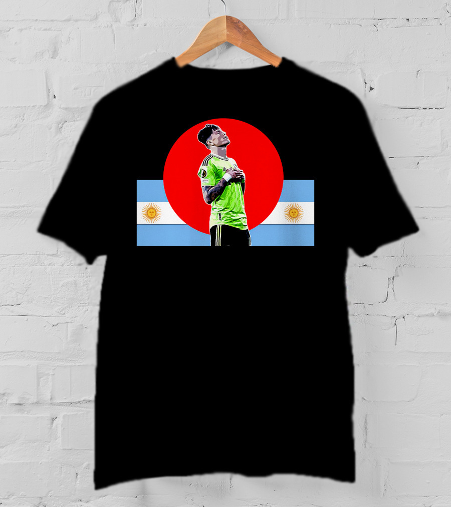 Red Manc Garnacho Argentina Soccer Pose With Flag And Sunburst T-Shirt