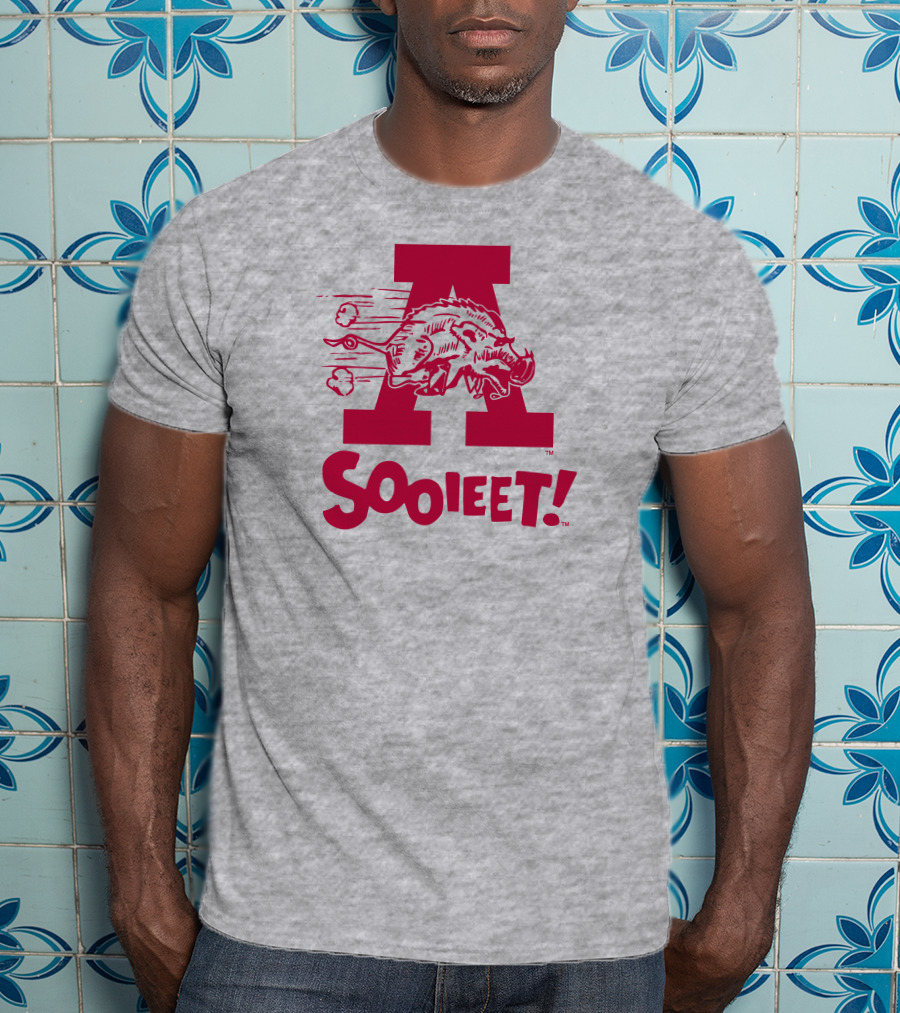 Eric Musselman Wearing Arkansas Razorbacks Logo Sooieet T-Shirt