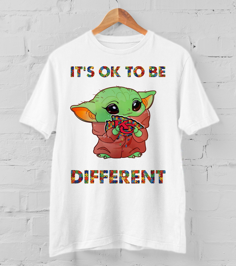 It's Ok To Be Different Kansas City Chiefs Baby Yoda Holding Kc T-Shirt
