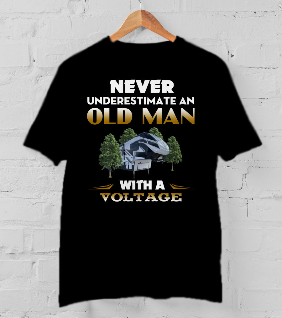 NEVER UNDERESTIMATE AN OLD MAN WITH A VOLTAGE 4195 RV CAMPING ADVENTURE T-Shirt