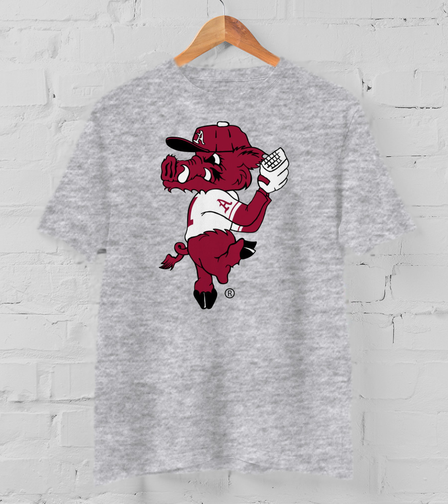 Arkansas Razorbacks Baseball Hog Pitching Ribby T-Shirt