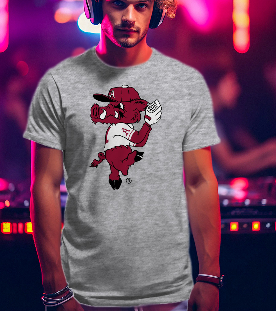 Arkansas Razorbacks Baseball Hog Pitching Ribby T-Shirt