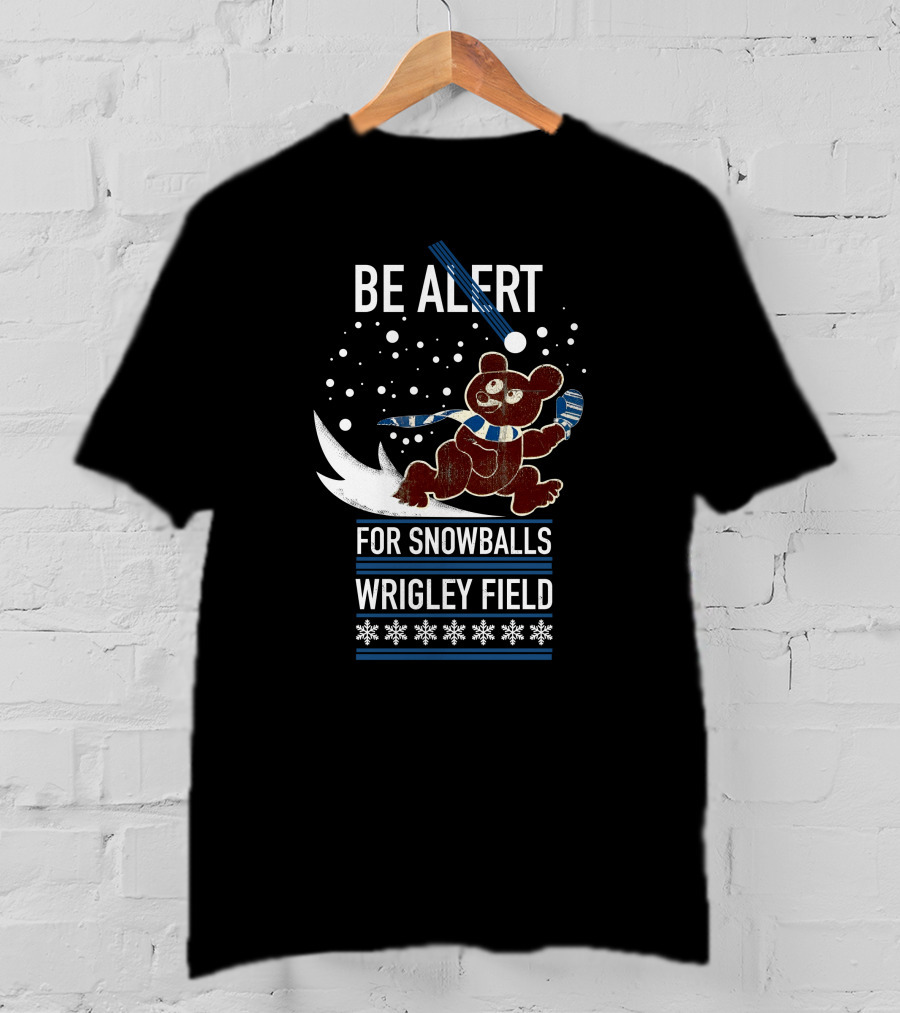 Wrigley Field Be Alert For Snowballs Bear With Scarf T-Shirt
