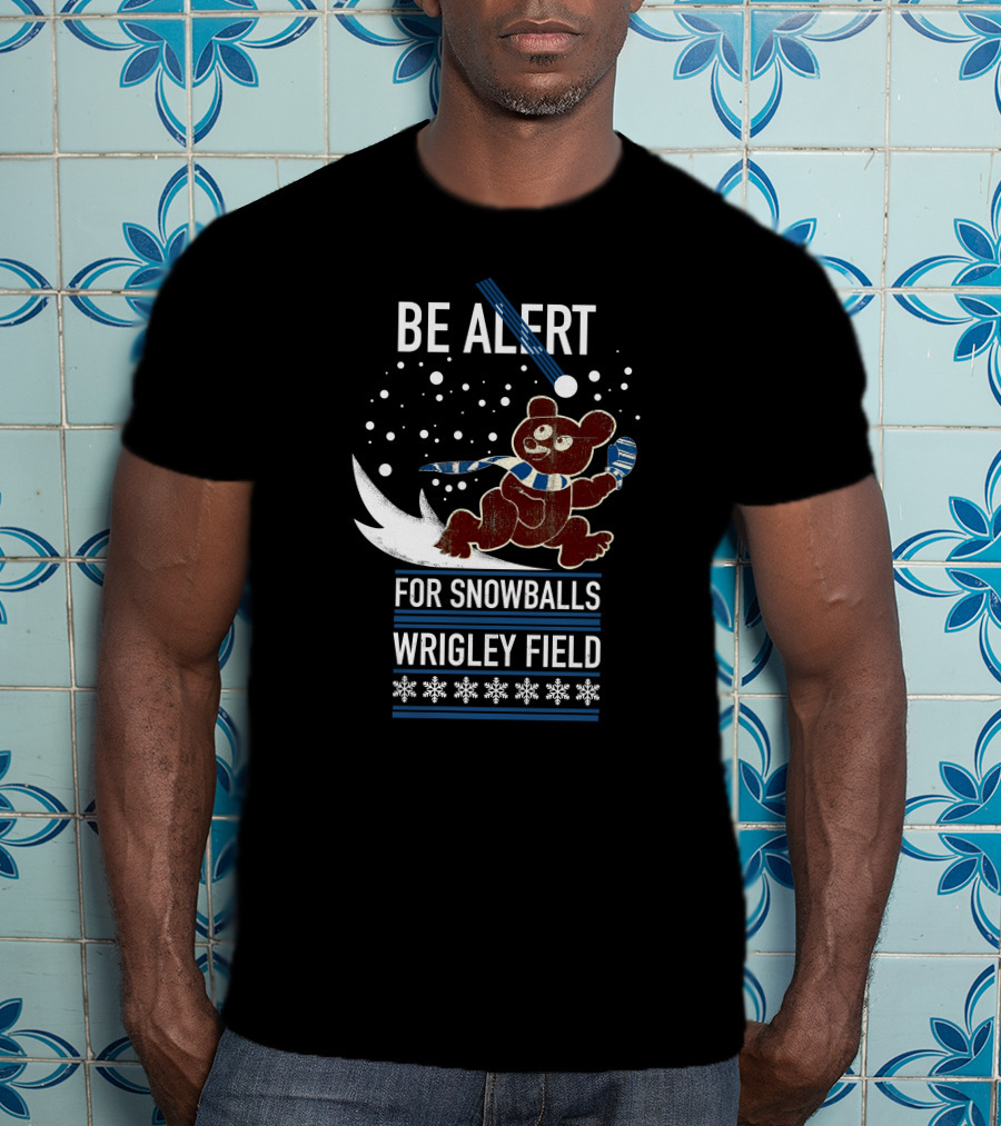 Wrigley Field Be Alert For Snowballs Bear With Scarf T-Shirt
