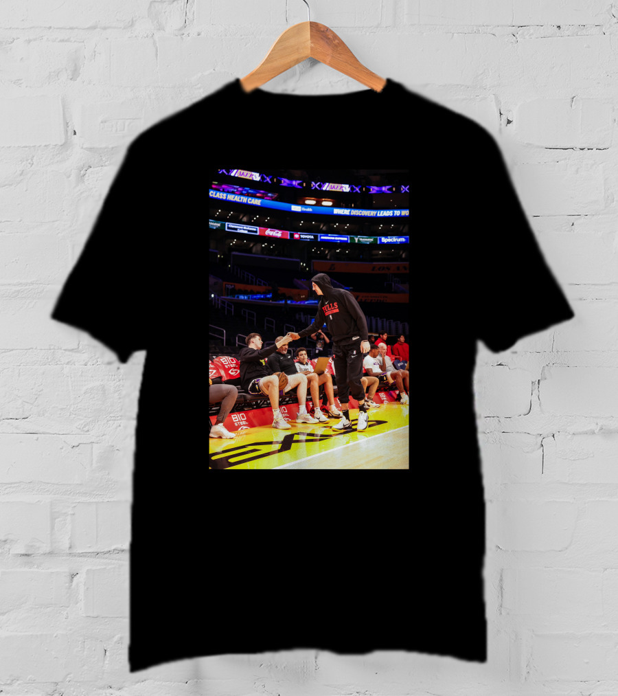 Austin Reaves And Alex Caruso NBA Courtside Handshake Bulls Lakers T-Shirt