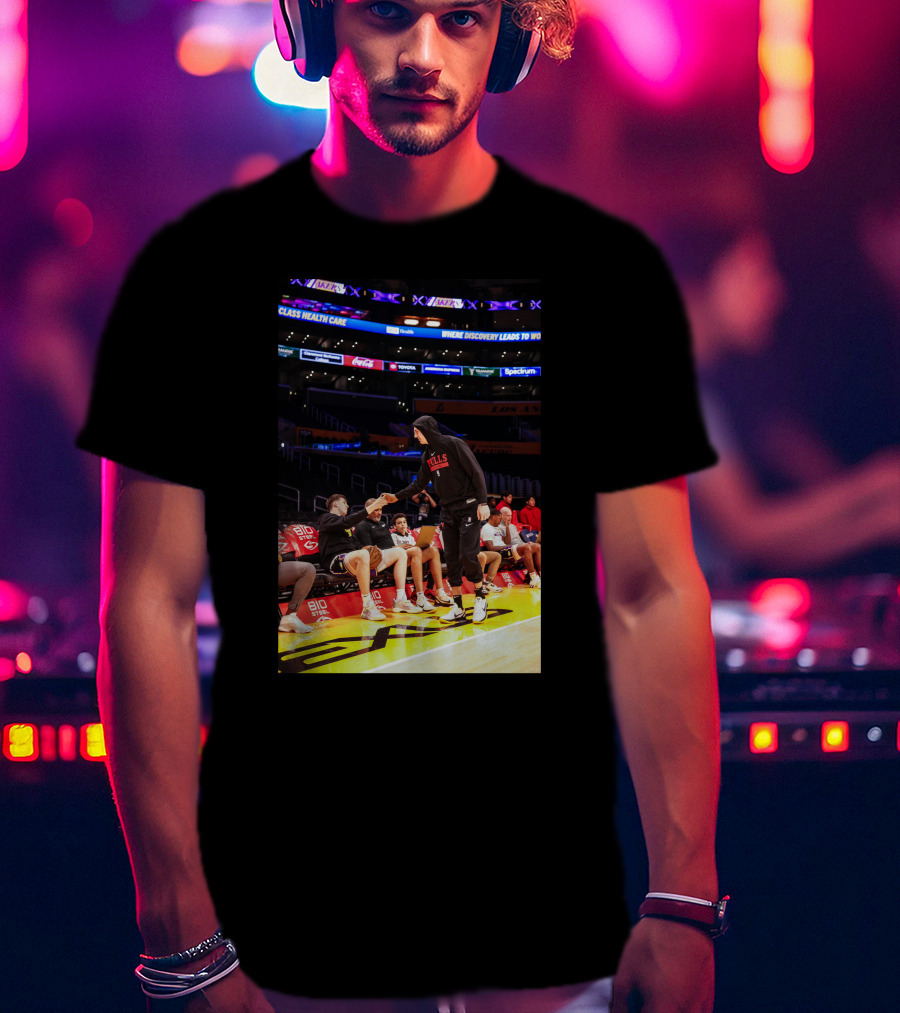 Austin Reaves And Alex Caruso NBA Courtside Handshake Bulls Lakers T-Shirt