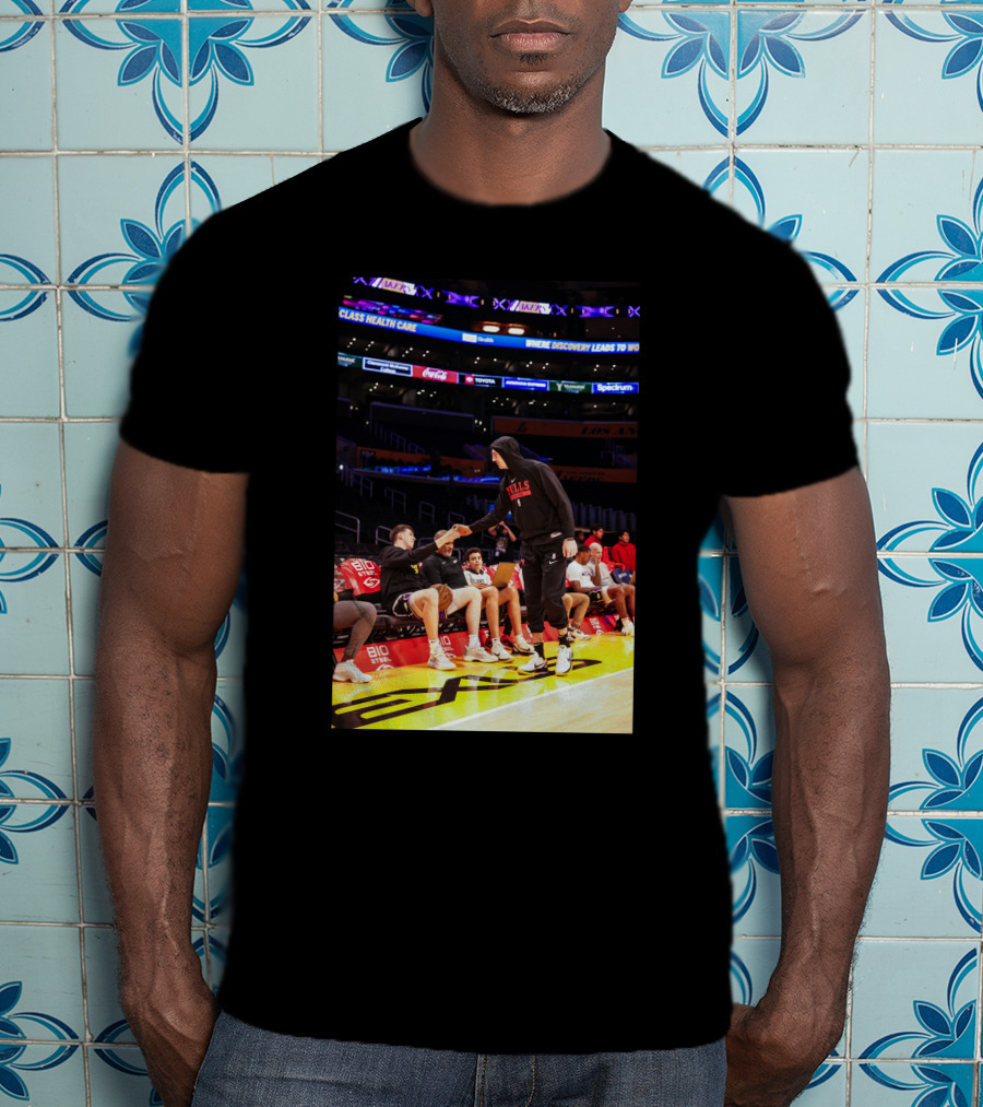 Austin Reaves And Alex Caruso NBA Courtside Handshake Bulls Lakers T-Shirt