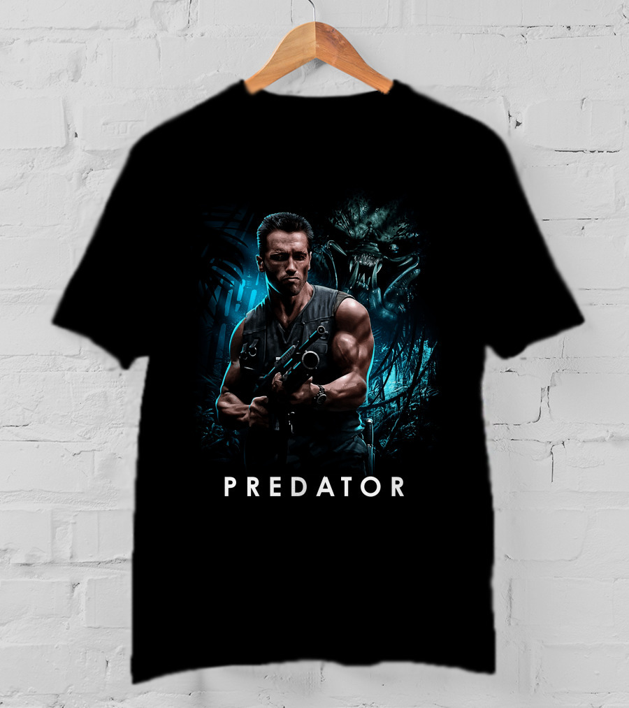 PREDATOR Arnold Schwarzenegger With Alien Hunter Background T-Shirt