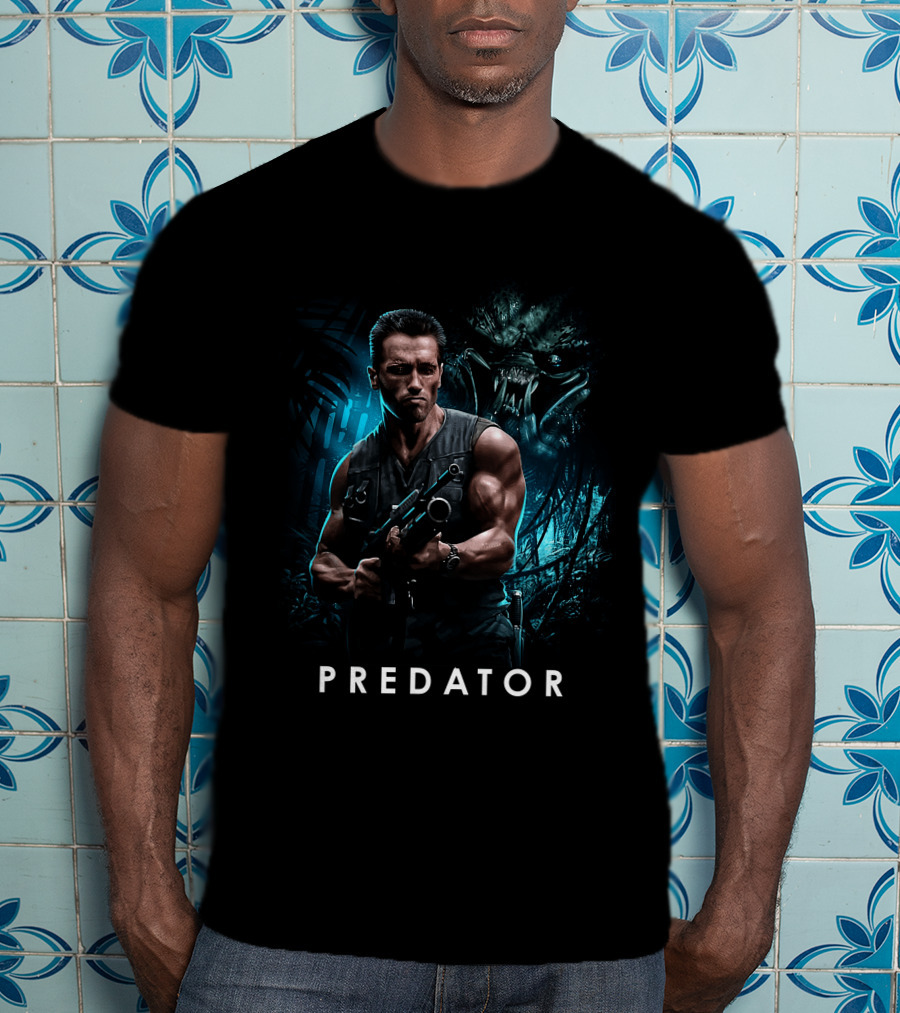 PREDATOR Arnold Schwarzenegger With Alien Hunter Background T-Shirt