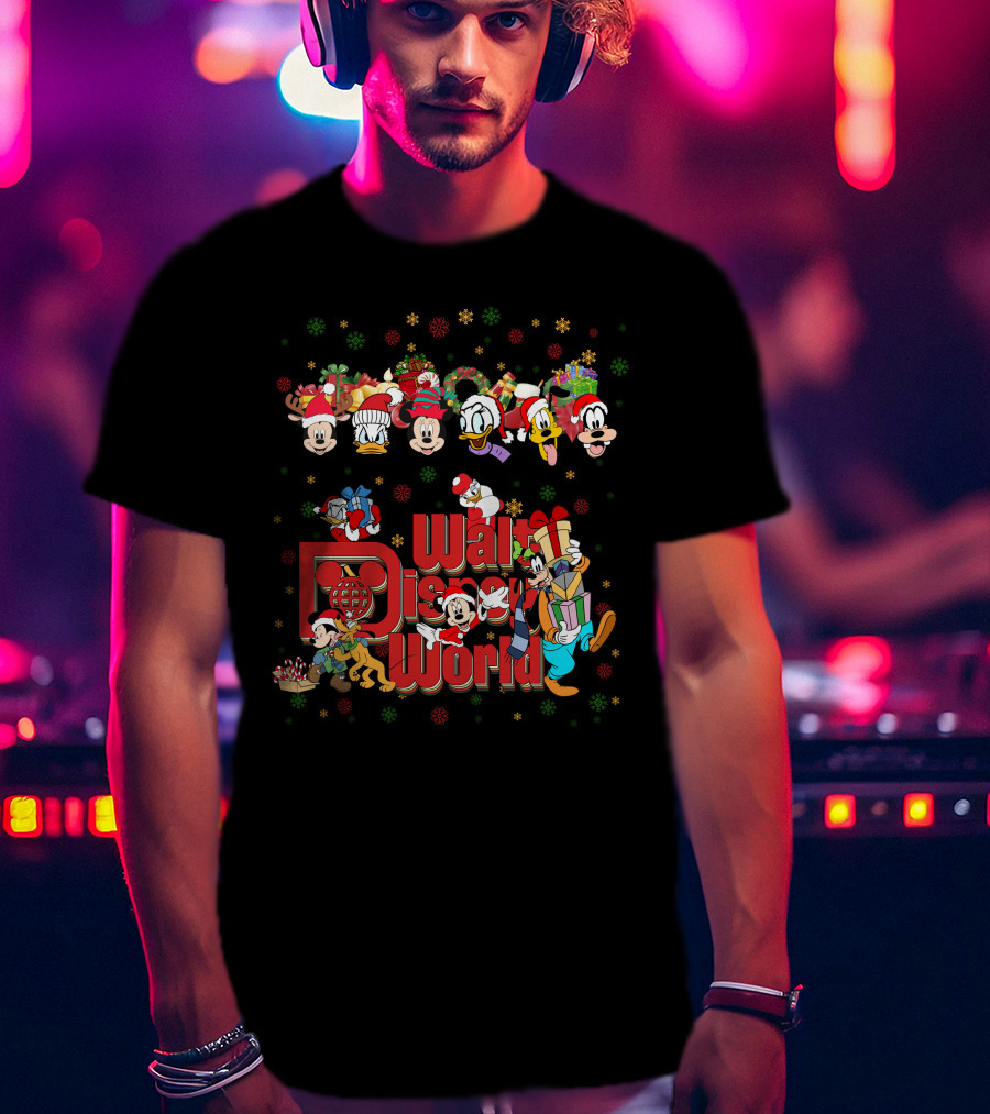 Walt Disney World Xmas Mickey Donald Goofy Christmas T-Shirt