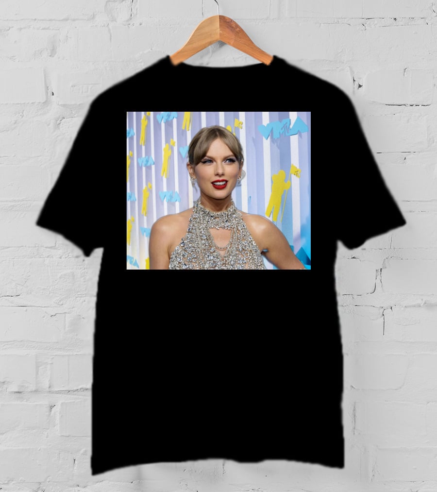 Taylor Swift MTV VMA Red Carpet Look With Silver Sequin Dress T-Shirt