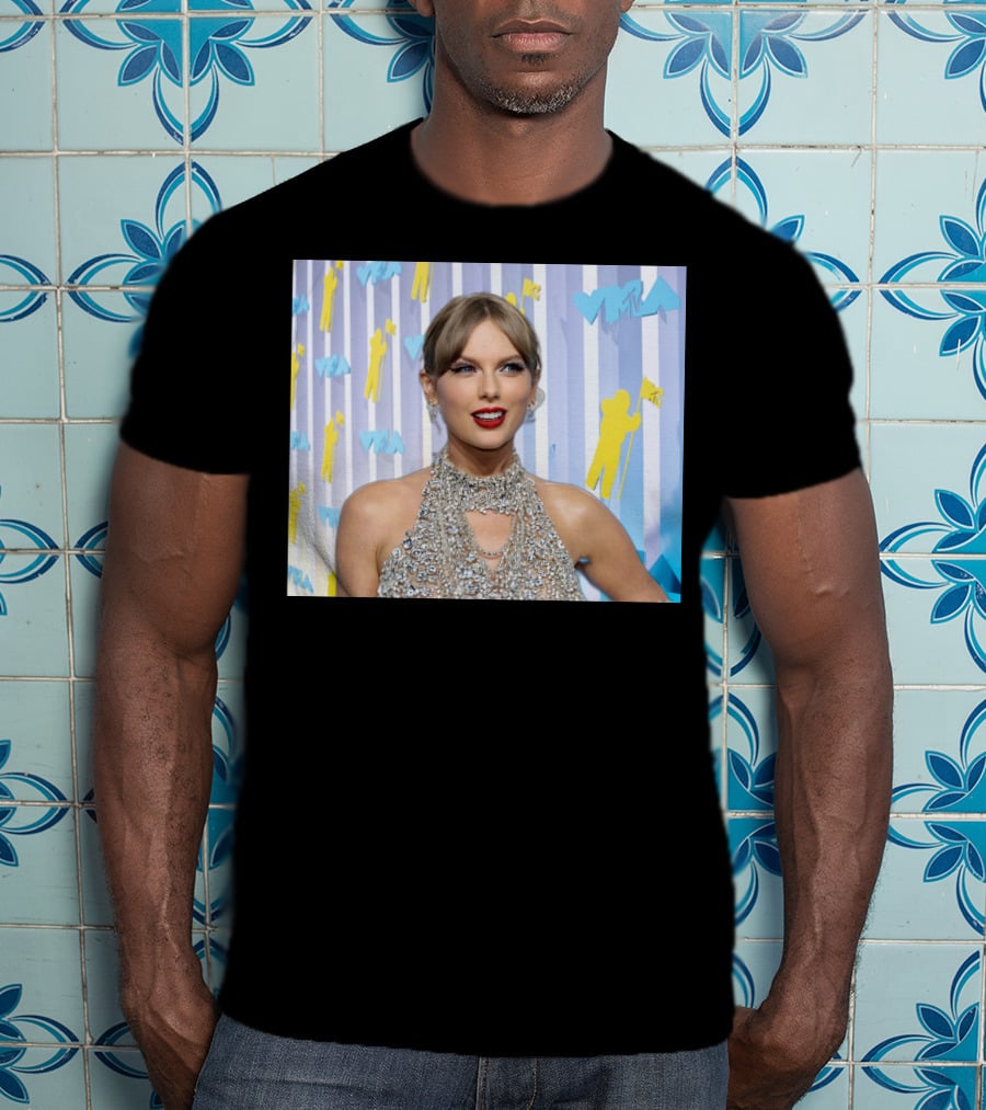 Taylor Swift MTV VMA Red Carpet Look With Silver Sequin Dress T-Shirt