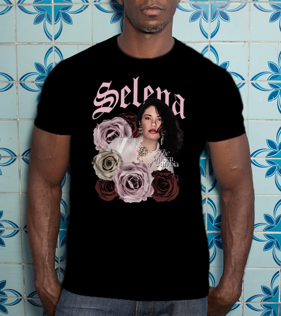 Selena The Queen Of Cumbia Surrounded By Floral Roses T-Shirt
