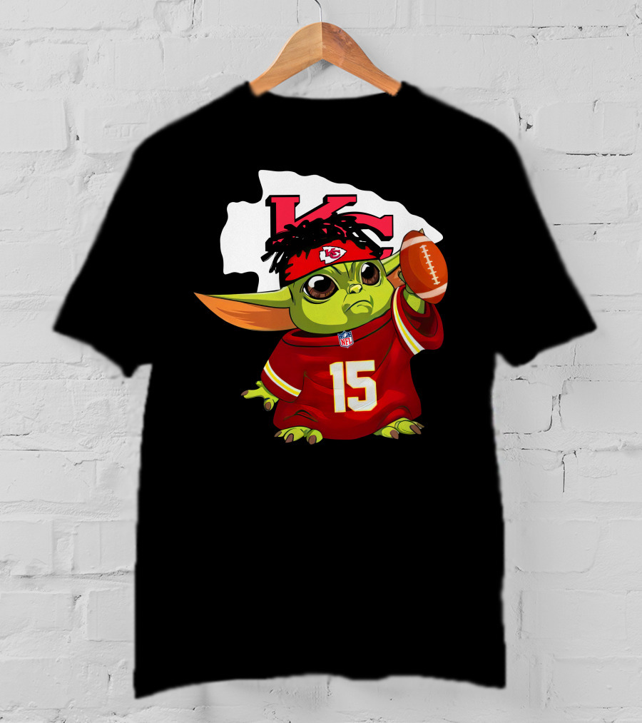 Star Wars Baby Yoda Mandalorian Kansas City Chiefs Patrick Mahomes 15 Merch T-Shirt