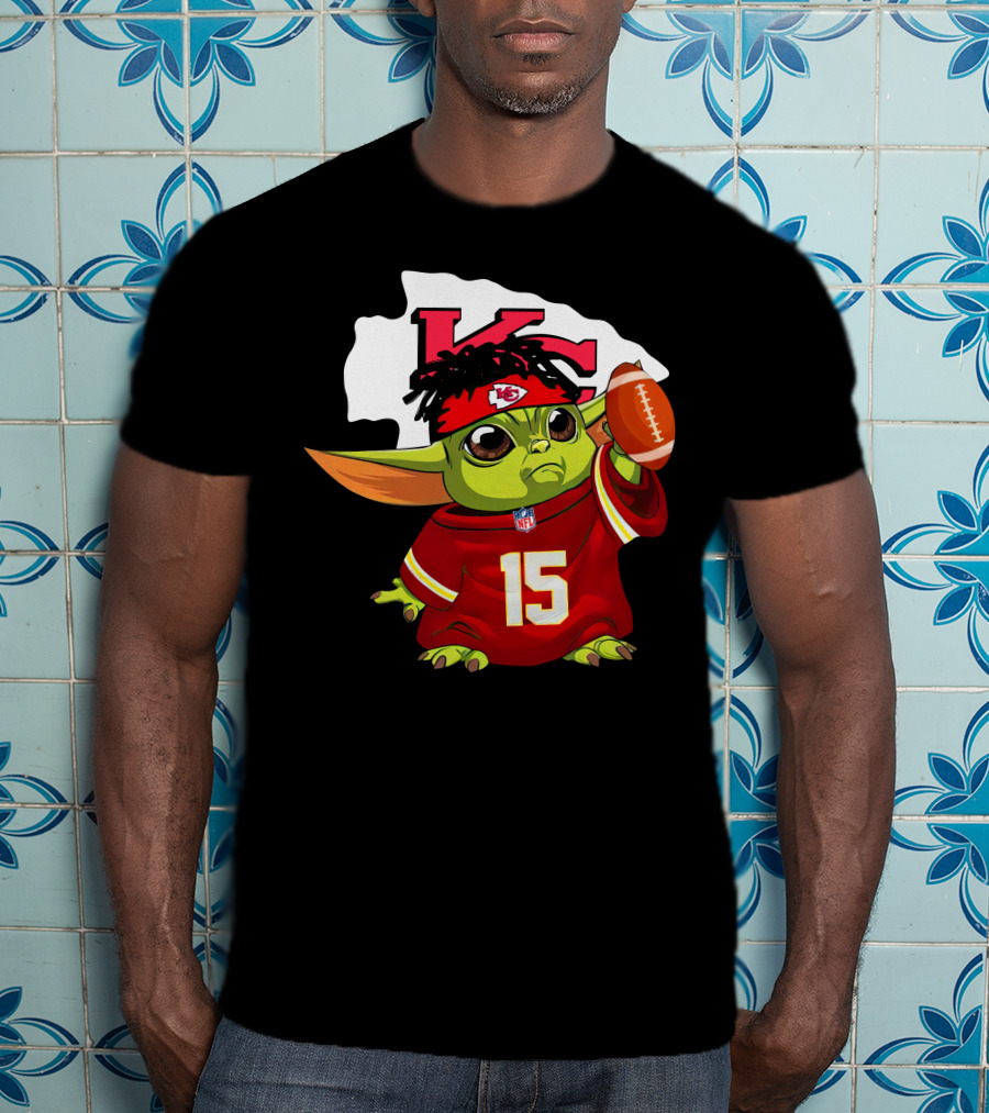 Star Wars Baby Yoda Mandalorian Kansas City Chiefs Patrick Mahomes 15 Merch T-Shirt