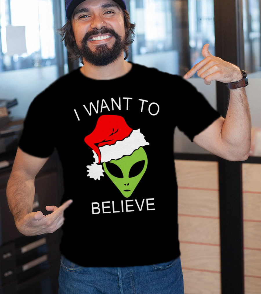 I Want To Believe Alien Santa Hat Christmas T-Shirt