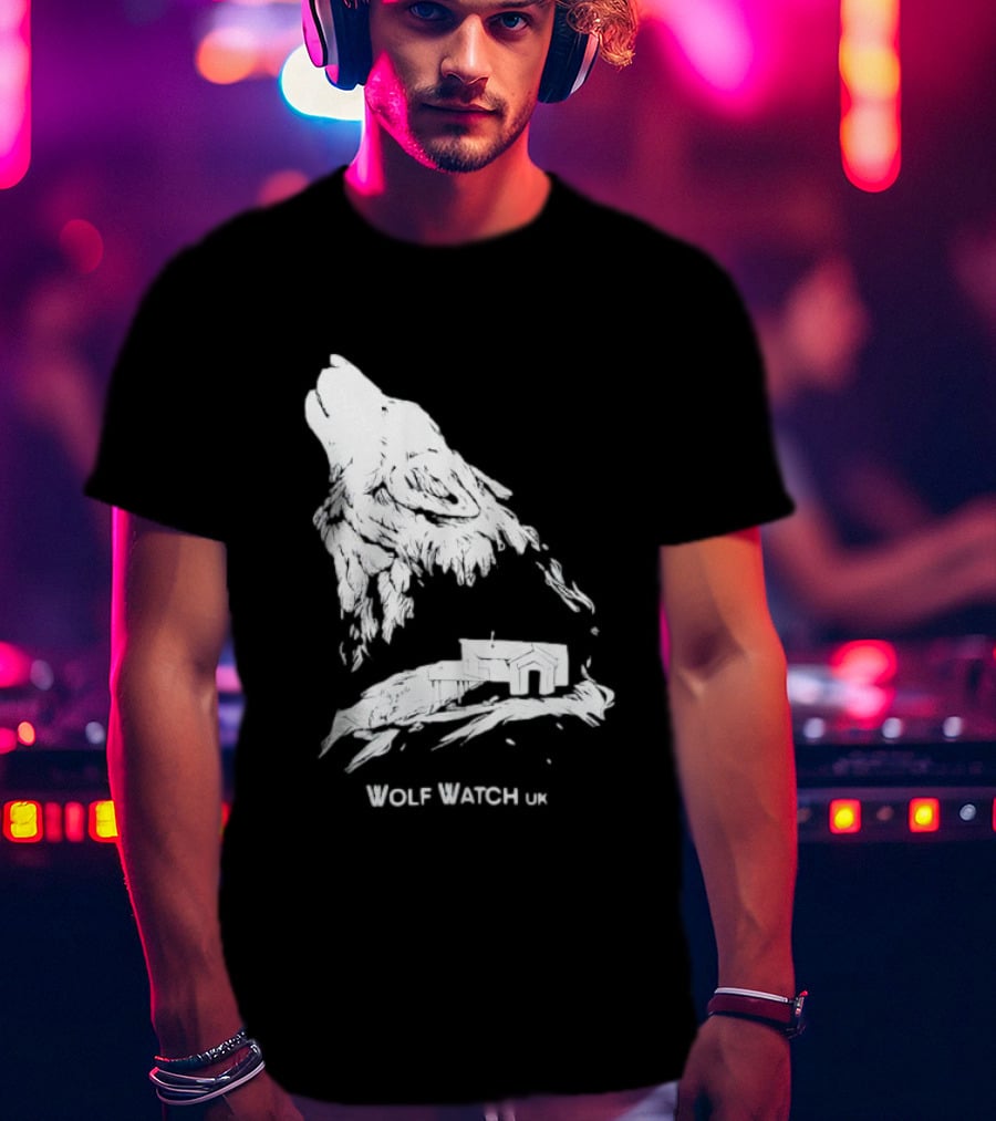 Wolf Watch UK Howling Wolf Nature Scene T-Shirt