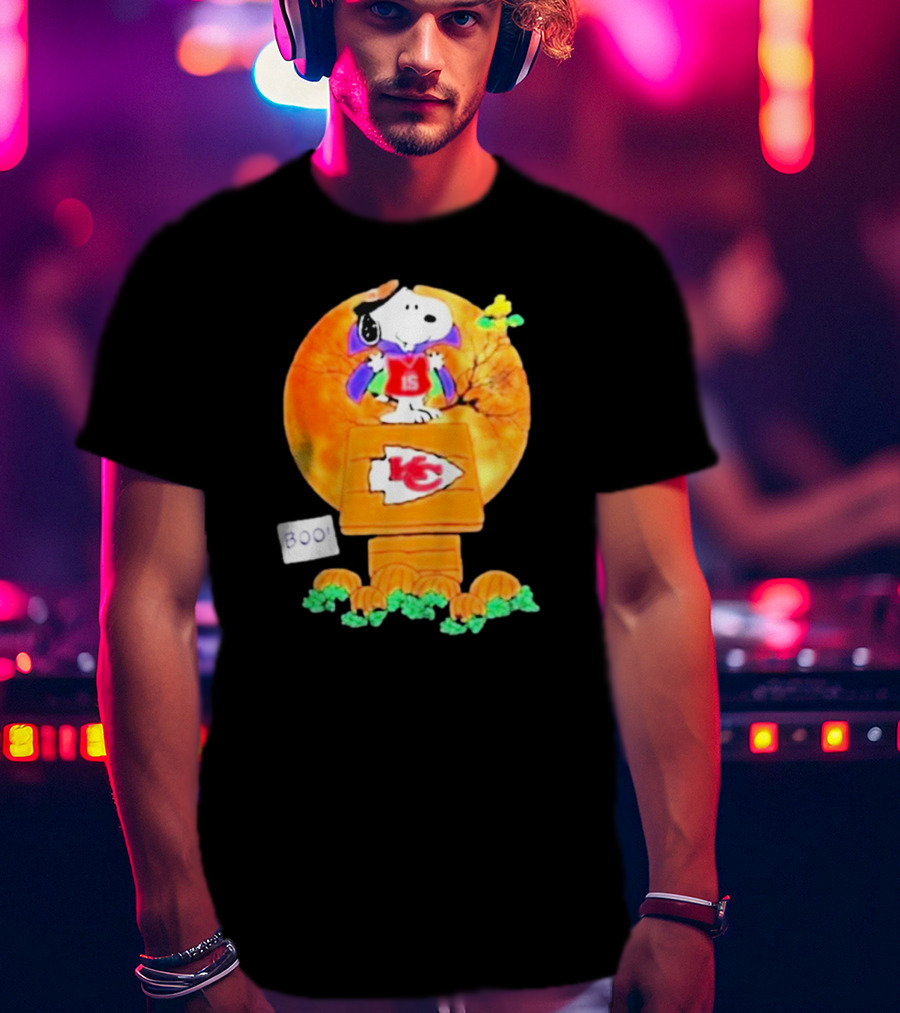 Snoopy Woodstock Witch Boo Kansas City Chiefs Halloween Peanuts Charlie Brown 15 T-Shirt