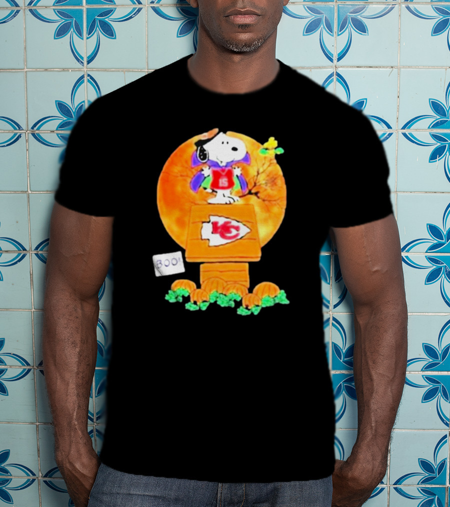 Snoopy Woodstock Witch Boo Kansas City Chiefs Halloween Peanuts Charlie Brown 15 T-Shirt