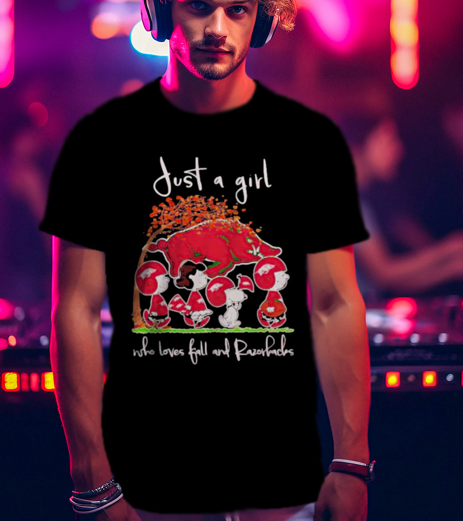 Just A Girl Who Loves Fall And Razorbacks With Peanuts Characters Under Autumn Tree T-Shirt