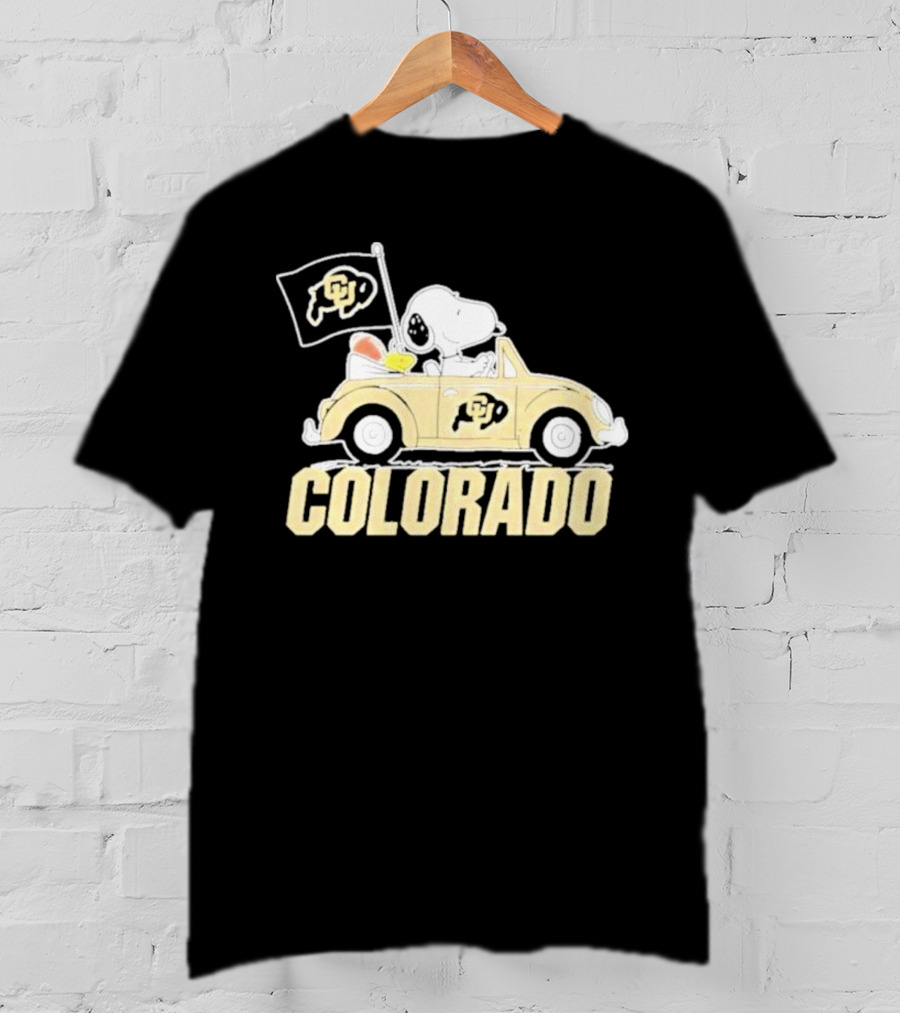 Snoopy And Woodstock Drive Colorado Buffaloes Car With Flag T-Shirt