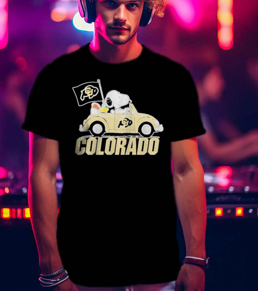 Snoopy And Woodstock Drive Colorado Buffaloes Car With Flag T-Shirt