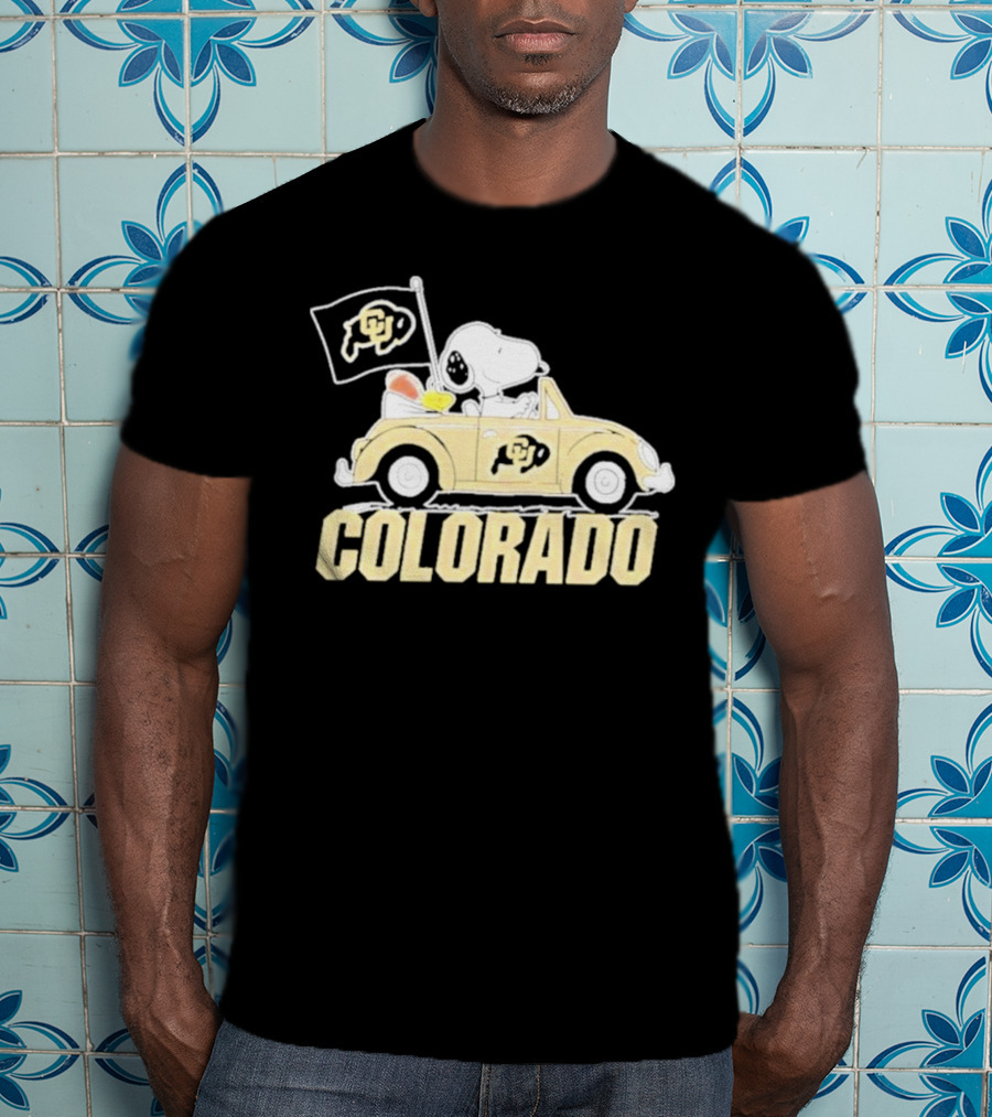 Snoopy And Woodstock Drive Colorado Buffaloes Car With Flag T-Shirt