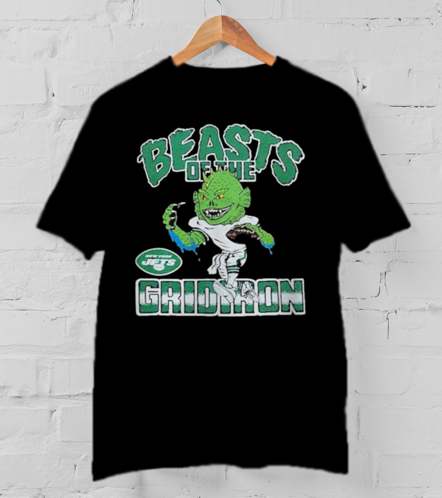 New York Jets Beasts Of The Gridiron Monster Holding Football T-Shirt