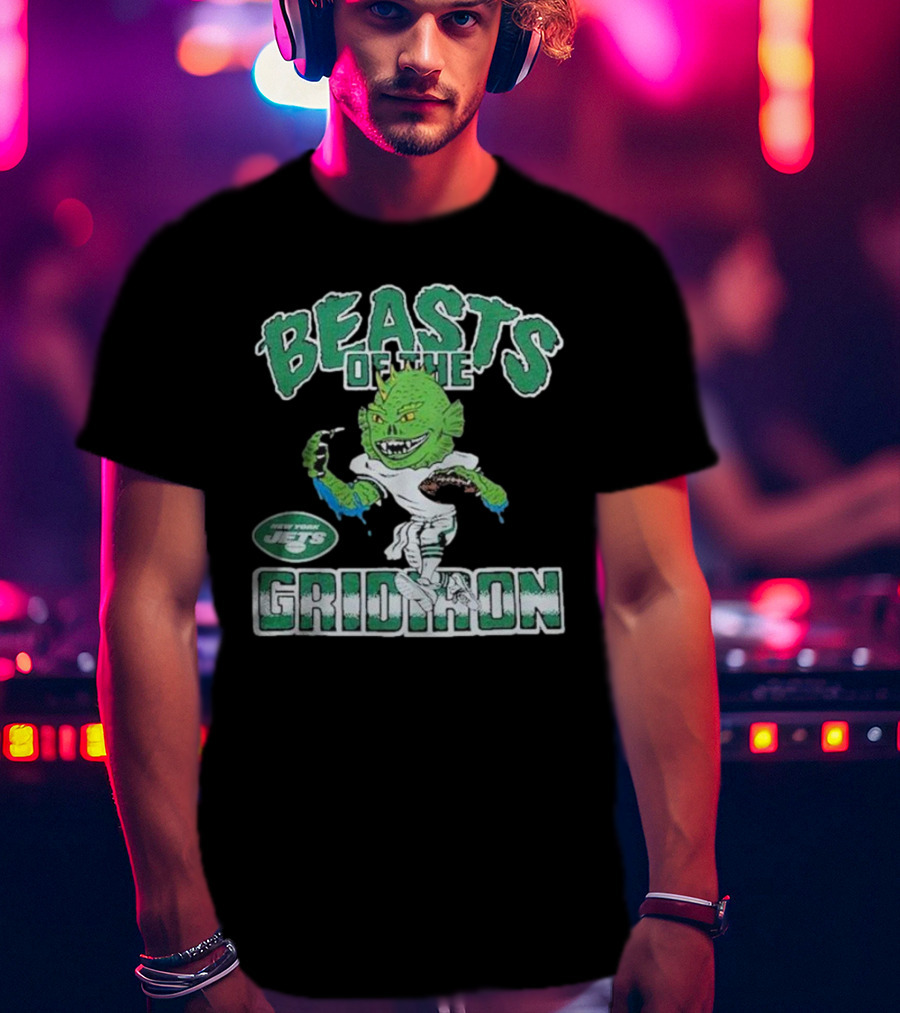 New York Jets Beasts Of The Gridiron Monster Holding Football T-Shirt