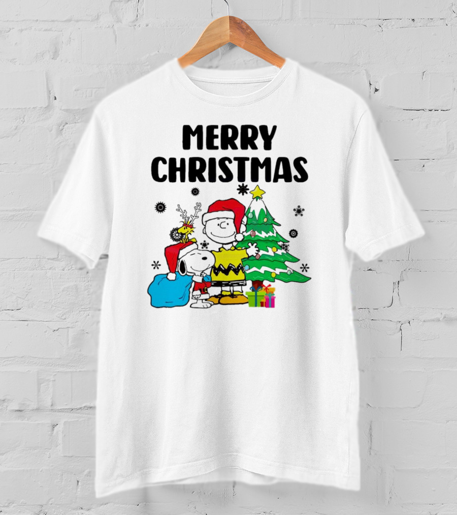 Charlie Snoopy Woodstock Merry Christmas Tree Santa Hats T-Shirt